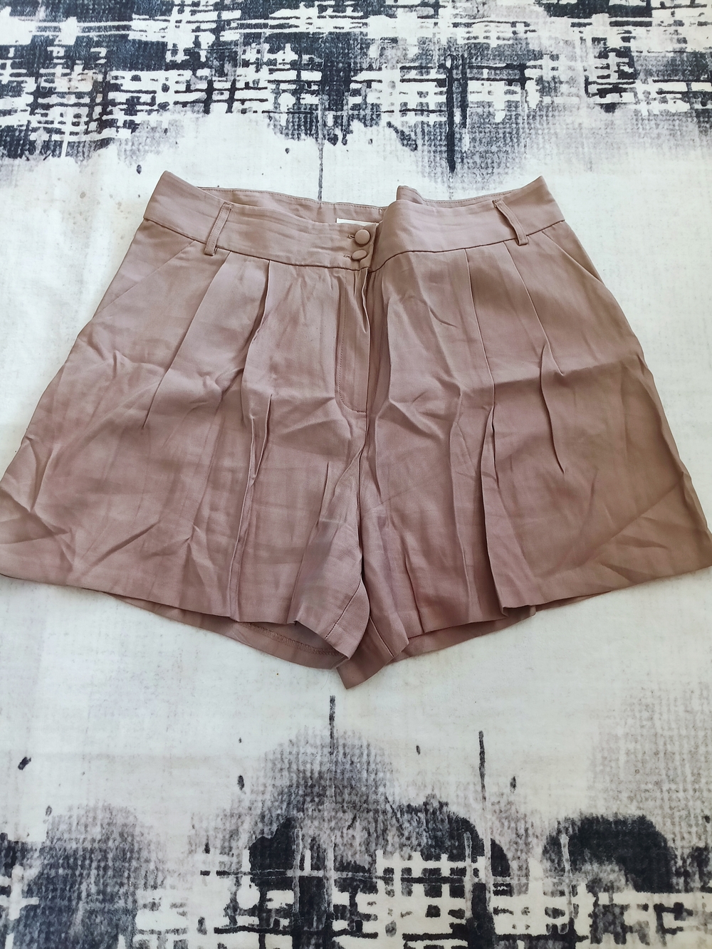 Primark High-Waist Pleated Shorts in Khaki